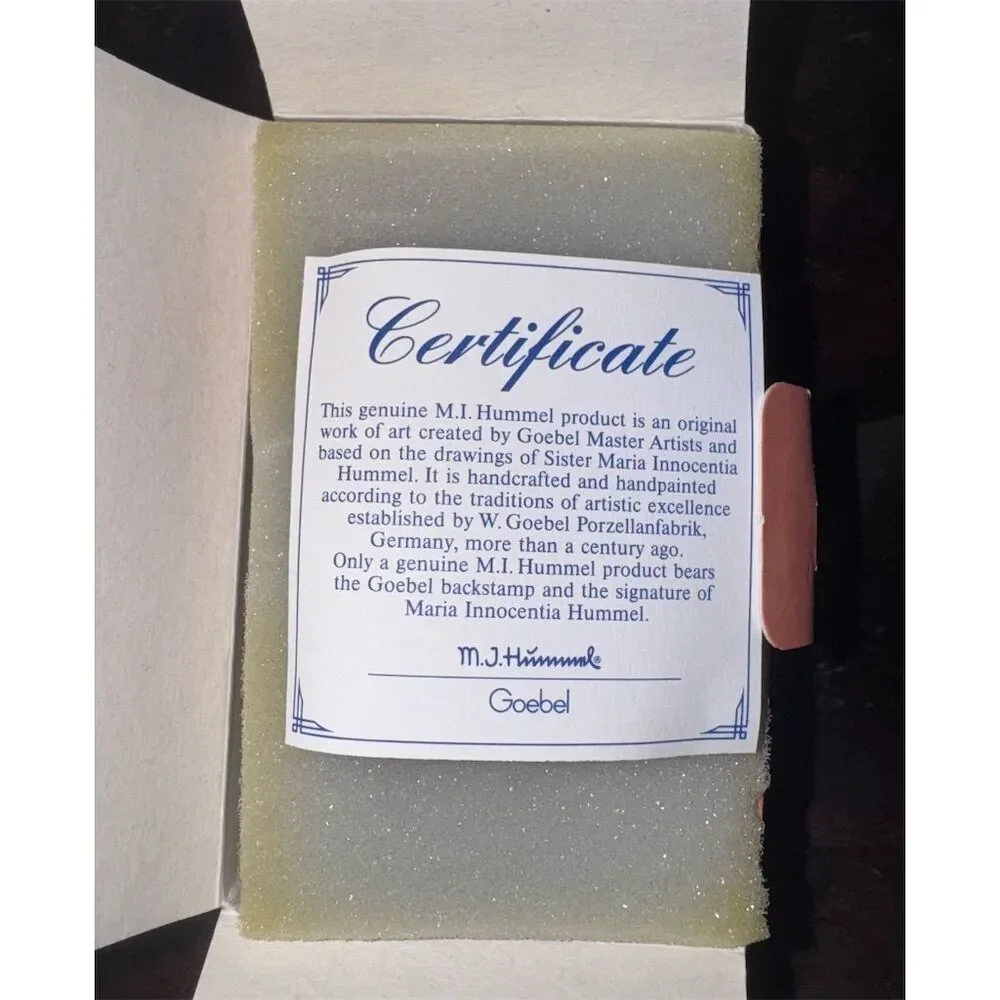New M.J. Hummel "Pigtails" Goebel Figurine w/ Piglet 1999 Exclusive Edition‎ - Picture 5 of 8